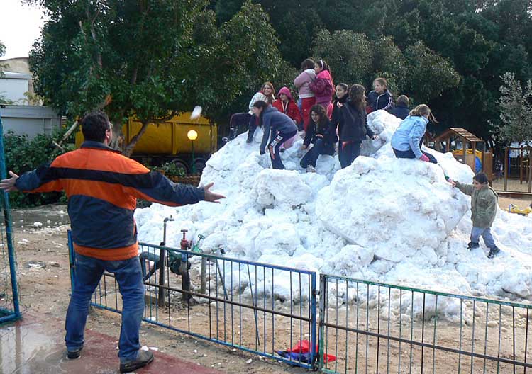 snow in Kibbutz Nir-Am